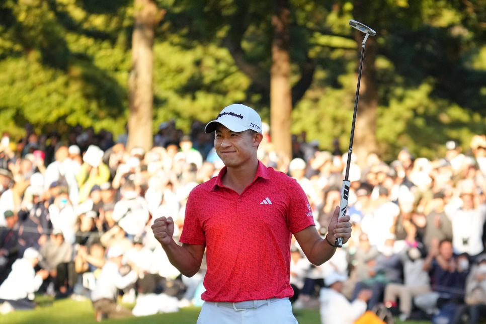 INZAI, JAPAN - OCTOBER 22: Collin Morikawa of the United States celebrates winning the tournament on the 18th green during the final round of ZOZO Championship at Accordia Golf Narashino Country Club on October 22, 2023 in Inzai, Chiba, Japan. (Photo by Yoshimasa Nakano/Getty Images)